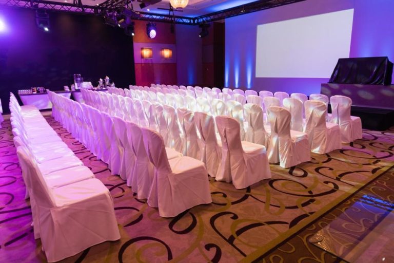 Your Events with Seamless Projector and Screen Rental Solutions