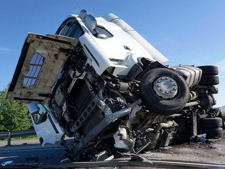 Navigating Legal Avenues with Truck Accident Attorneys in NYC